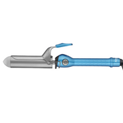 Fer à friser à ressort BaBylissPRO Nano Titanium bleu de 1 1/2 pouce atteignant une température de 450°F.