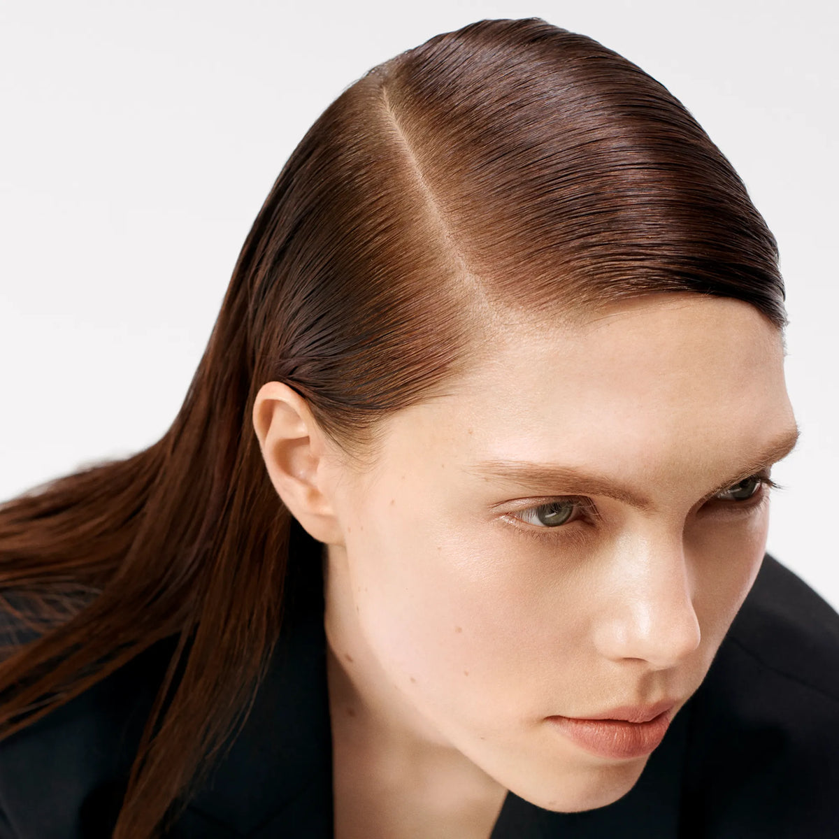 RESHAPER - FIRM, NATURAL-FINISH HAIRSPRAY