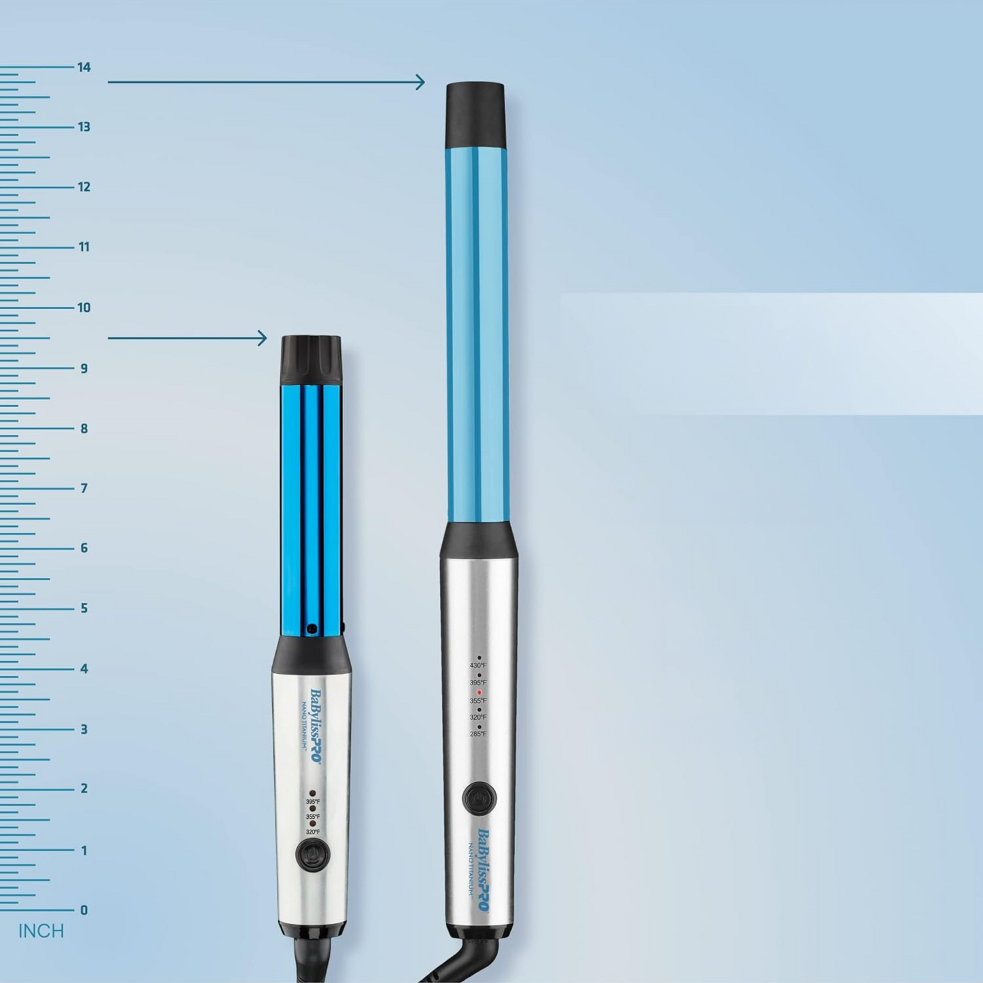Thinking Baguette à boucler
compacte BaBylissPRO Nano Titanium de 1 po (25 mm) bleue et argentée, montrée avec son emballage blanc.