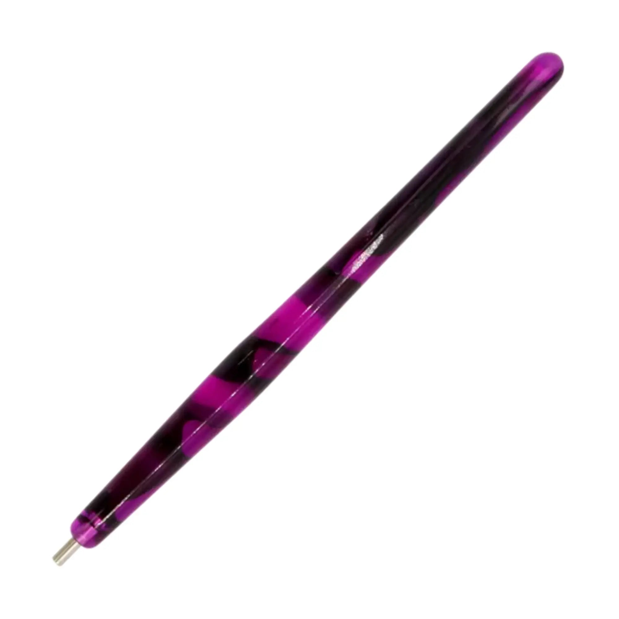 Outil aimanté pour créer l'effet œil de chat sur du vernis à ongles.