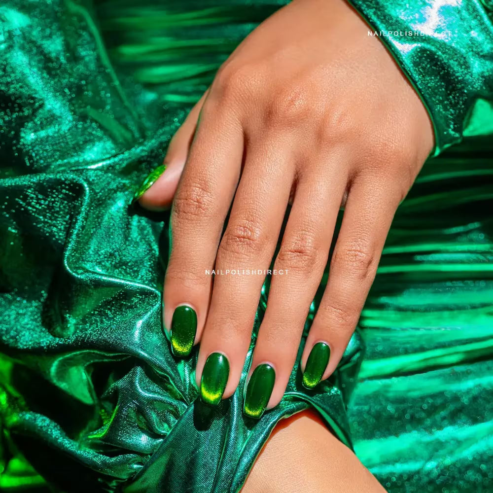 Bouteille de vernis à ongles gel Gelish Cat Eye Reflection, couleur:  Green Lights Only.