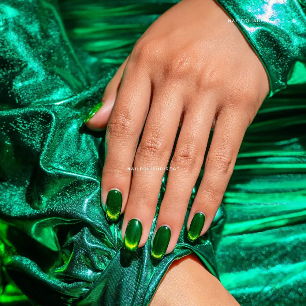 Bouteille de vernis à ongles gel Gelish Cat Eye Reflection, couleur:  Green Lights Only.