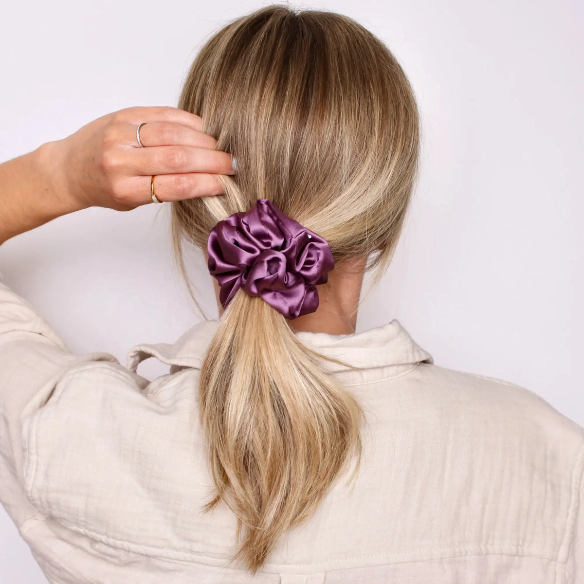SILK SCRUNCHIE