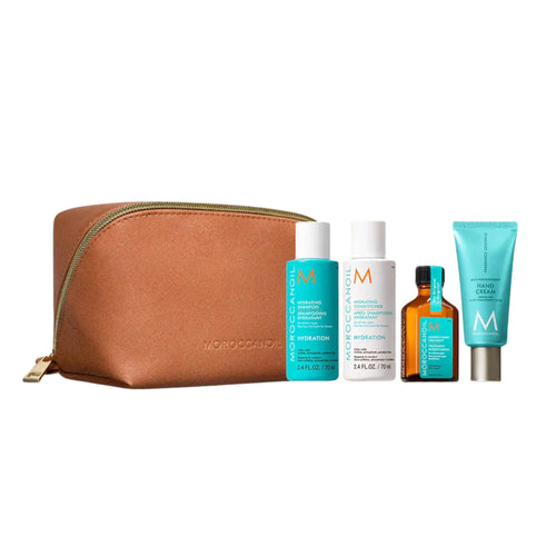 Coffret découverte Moroccanoil Hydratation : Shampooing, Revitalisant, Traitement Moroccanoil et Gel Douche, tous format voyage, avec huile d'argan, dans une trousse cosmétique élégante.