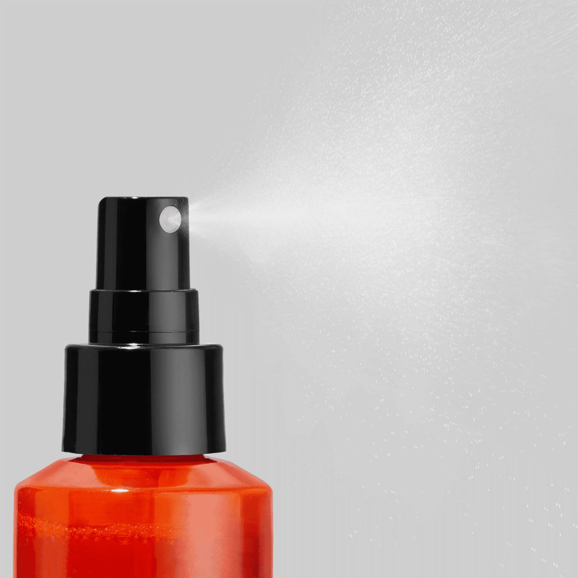 MATRIX_Mega Sleek - Iron Smoother - Spray anti-frisottis sans-rinçage_250ml-_Gisèle produits de beauté