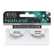 Boîtier transparent de la marque Ardell, modèle Natural Babies. Les faux-cils noirs sont posés sur un support blanc, montrant une bande invisible transparente pour un effet très naturel et court.