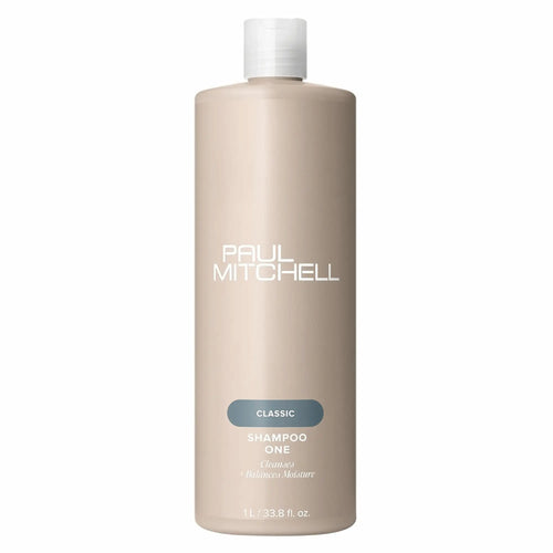 Bouteille beige de shampoing Paul Mitchell Shampoo One 1L: étiquette bleu-gris, pour nettoyer et équilibrer l'hydratation de tous les types de cheveux.