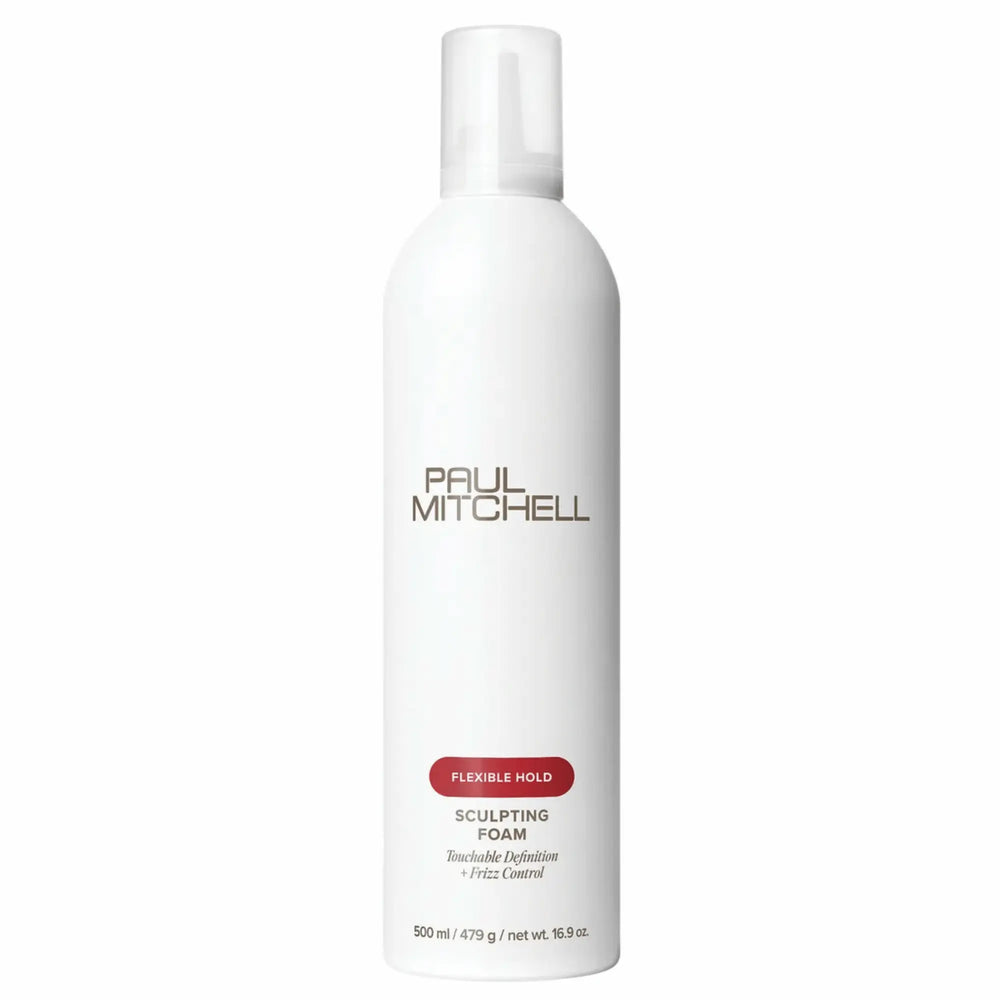 Bouteille blanche de mousse sculptante Paul Mitchell Flexible Hold 500ml : pour une définition au toucher et un contrôle des frisottis, avec une étiquette rouge.