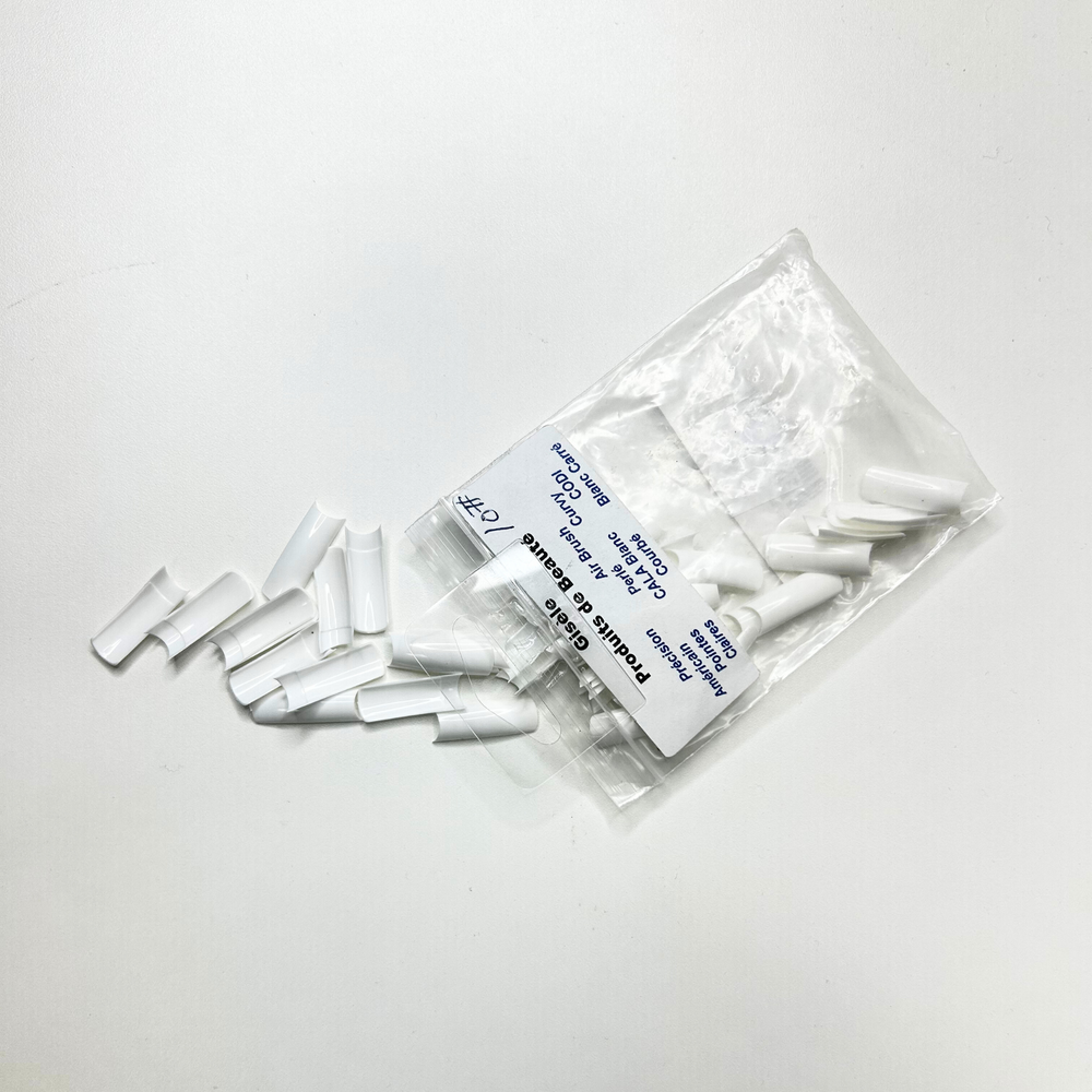 Prothèse ongles pointes blanches