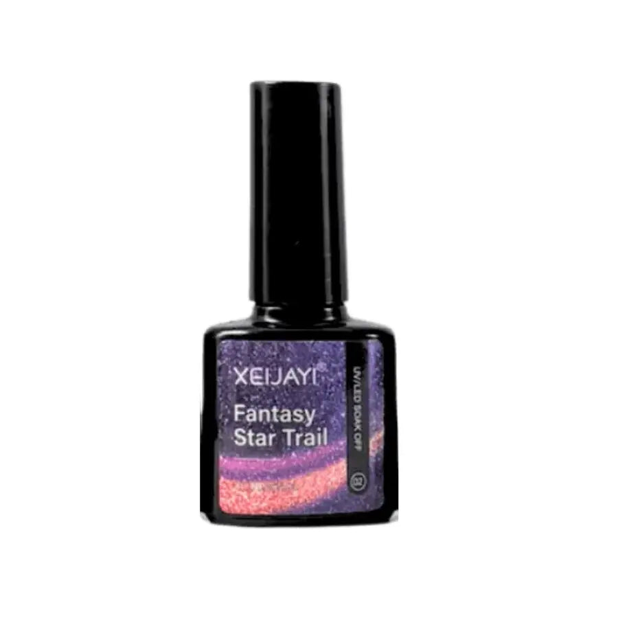 Manucure avec vernis gel magnétique effet œil de chat, montrant la ligne de lumière réfléchissante