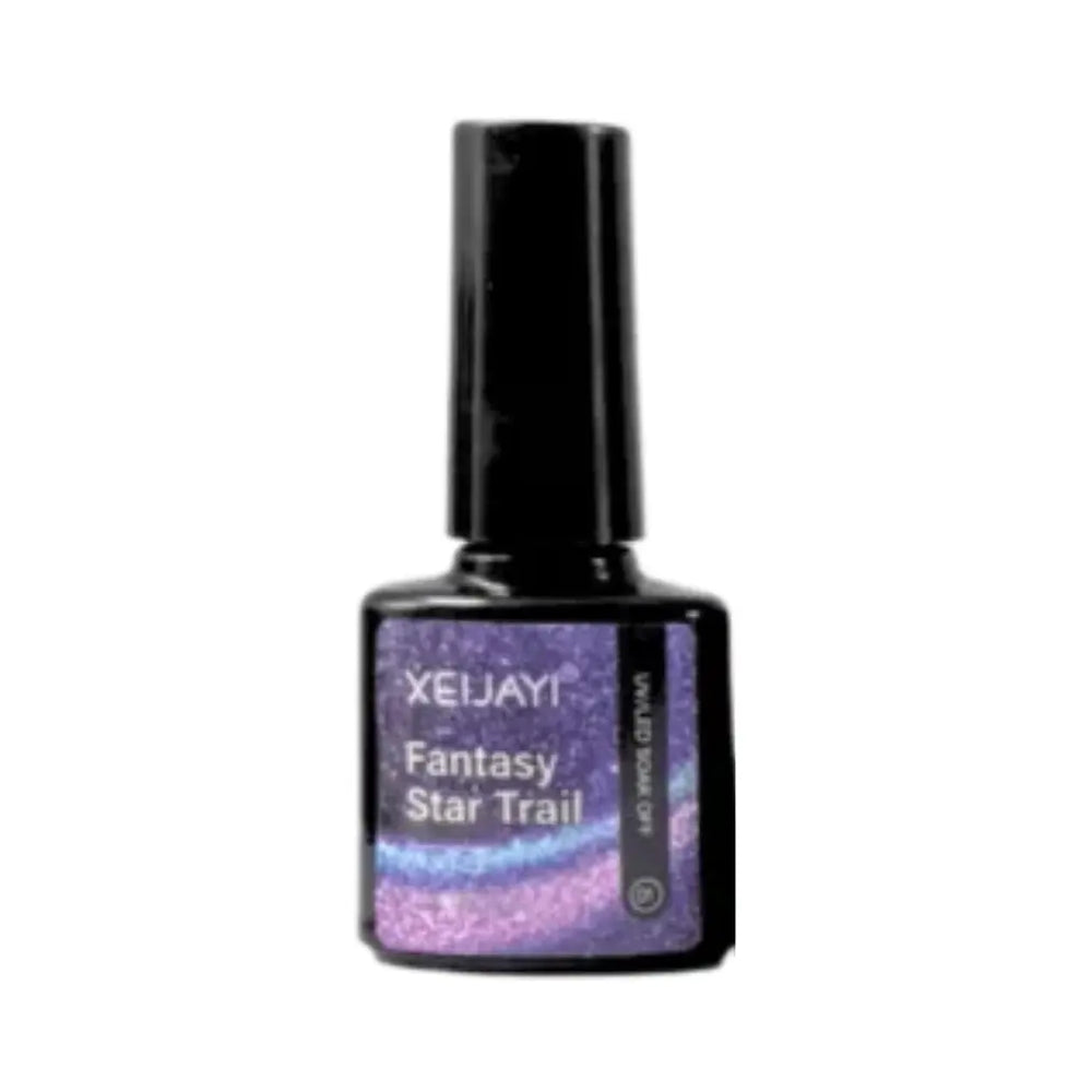 Manucure avec vernis gel magnétique effet œil de chat, montrant la ligne de lumière réfléchissante